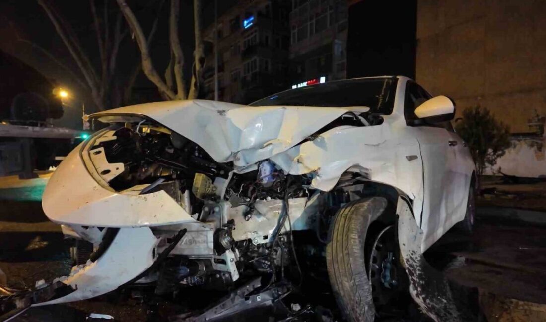 Kadıköy ilçesinde gece ilerleyen bir otomobil sürücüsü, aşırı hızla makas