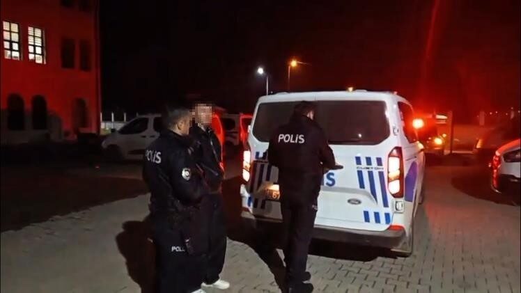 Çaycuma ilçesinde gece kovalamacasının ardından sürücü yakalandı. Olay, ilçe merkezinde