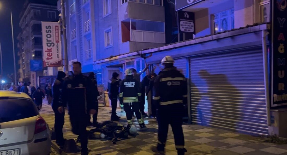 Çerkezköy ilçesindeki Namık Kemal Bulvarı’ndaki bir tuhafiye dükkanında çıkan yangın,