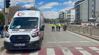 Karaman’da bir motosiklet sürücüsü, cipe arkadan çarpması sonucu refüje düşerek
