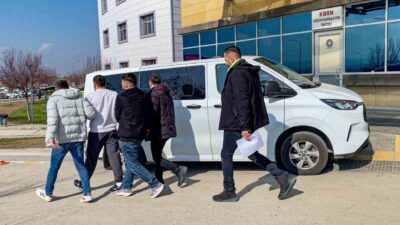 Çorum’da devriye gezen polis ekipleri, şüpheli buldukları 2 kişinin cezaevinden
