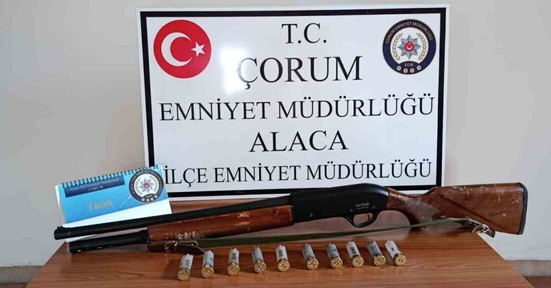 Çorum’un Alaca ilçesinde, bir apartman dairesinden tüfekle ateş edildiği bildirilen