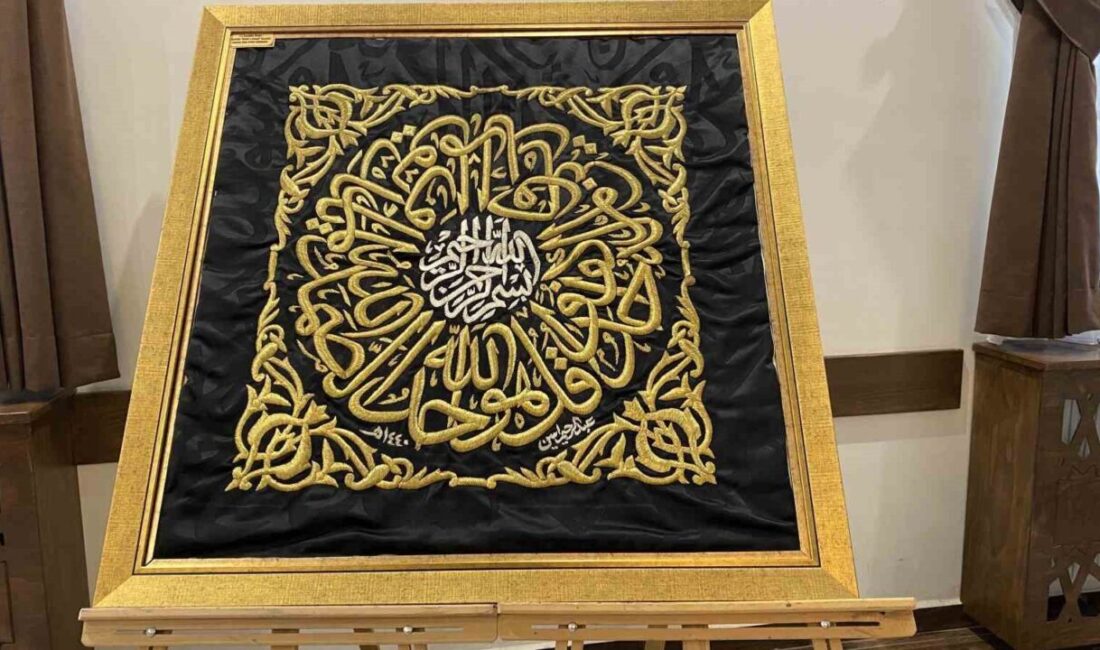 Çorum Belediyesi tarafından düzenlenen “Kutsal Emanetler Sergisi”, Bedesten’de ziyaretçileri ağırlamaya