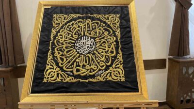 Çorum Belediyesi tarafından düzenlenen “Kutsal Emanetler Sergisi”, Bedesten’de ziyaretçileri ağırlamaya