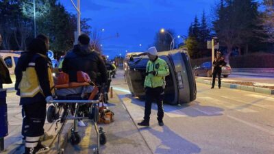 Çorum’da meydana gelen trafik kazasında, bir minibüs ile çarpışan cip