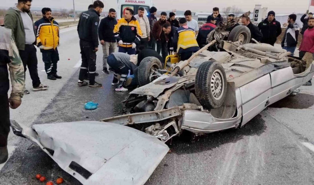 Çorum’un Alaca ilçesinde meydana gelen trafik kazasında bir otomobil, refüjdeki