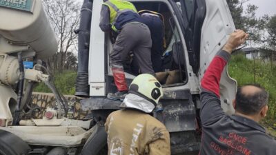 Hatay ilinde meydana gelen bir trafik kazasında, beton mikseri ile