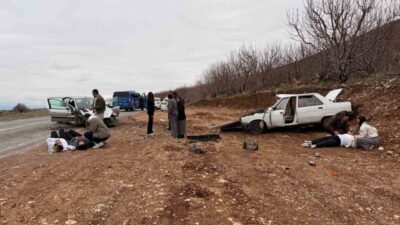 Denizli’nin Çivril ve Çameli ilçelerinde meydana gelen trafik kazalarında sekiz