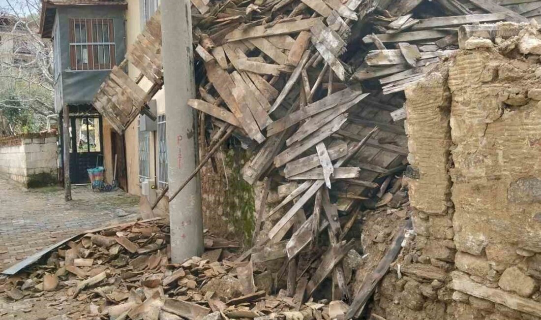 Denizli’nin Buldan ilçesinde atıl durumda bulunan bir evin bir bölümü
