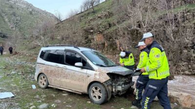Hakkari’nin Derecik ilçesinde meydana gelen trafik kazasında 1 kişi yaralandı.