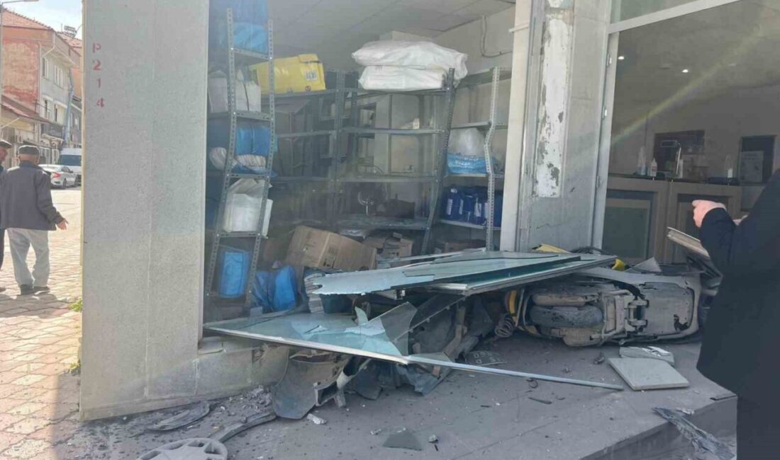 Burdur iline bağlı Karamanlı ilçesinde bir kamyonet sürücüsü direksiyon başında