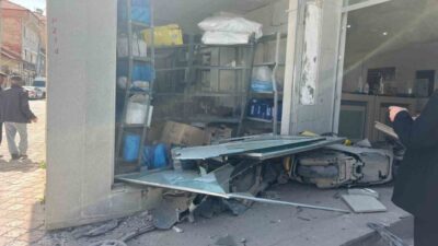 Burdur iline bağlı Karamanlı ilçesinde bir kamyonet sürücüsü direksiyon başında