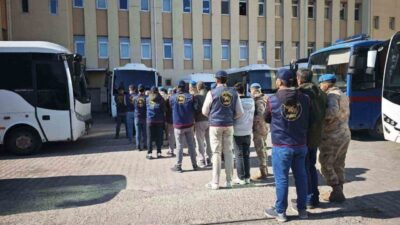 Diyarbakır’da Jandarma ekipleri tarafından gerçekleştirilen operasyonlarda, kesinleşmiş hapis cezaları bulunan
