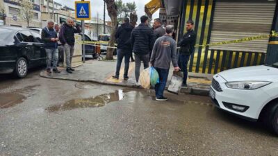 Bismil ilçesinde, üç kişi kadın kılığına girerek bir kuyumcuya hırsızlık