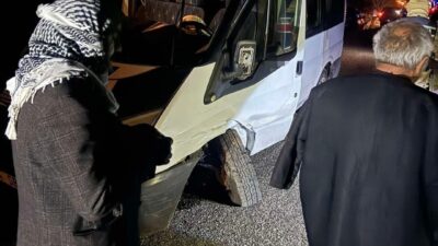 Çınar ilçesinde meydana gelen trafik kazasında minibüs ile otomobil çarpıştı