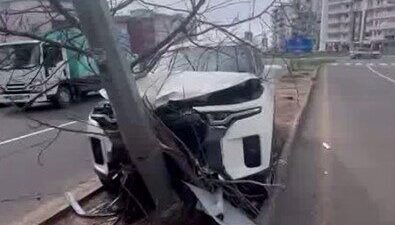 Diyarbakır’ın Bağlar ilçesinde meydana gelen trafik kazasında, sürücü kontrolünü kaybederek