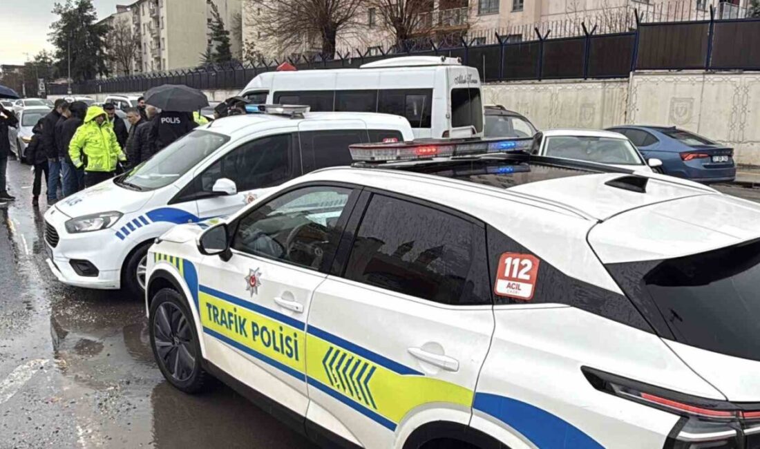 Diyarbakır’ın Yenişehir ilçesine bağlı Kışla Caddesi üzerinde meydana gelen zincirleme