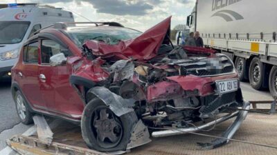 Edirne’de meydana gelen bir trafik kazasında, park halindeki bir tıra