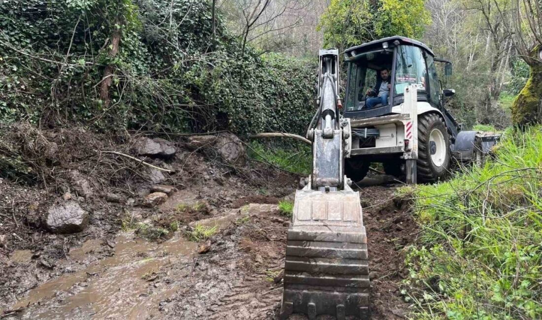 Efeler Belediyesi, mahalle sakinlerinin ulaşım konforunu iyileştirmek amacıyla iş makinelerini