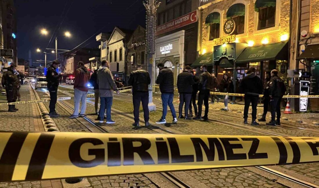 Kocaeli’nin İzmit ilçesinde gece geç saatlerde bir eğlence mekanına gerçekleştirilen