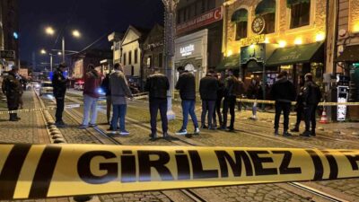 Kocaeli’nin İzmit ilçesinde gece geç saatlerde bir eğlence mekanına gerçekleştirilen