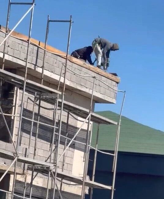 Elazığ’da, Sürsürü Mahallesi’nde yer alan 10 katlı inşaat halindeki bir