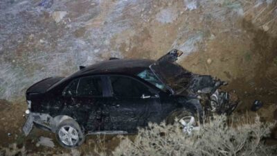 Elazığ’da bir otomobil, sürücüsünün kontrolünü kaybetmesi sonucu şarampole uçtu ve