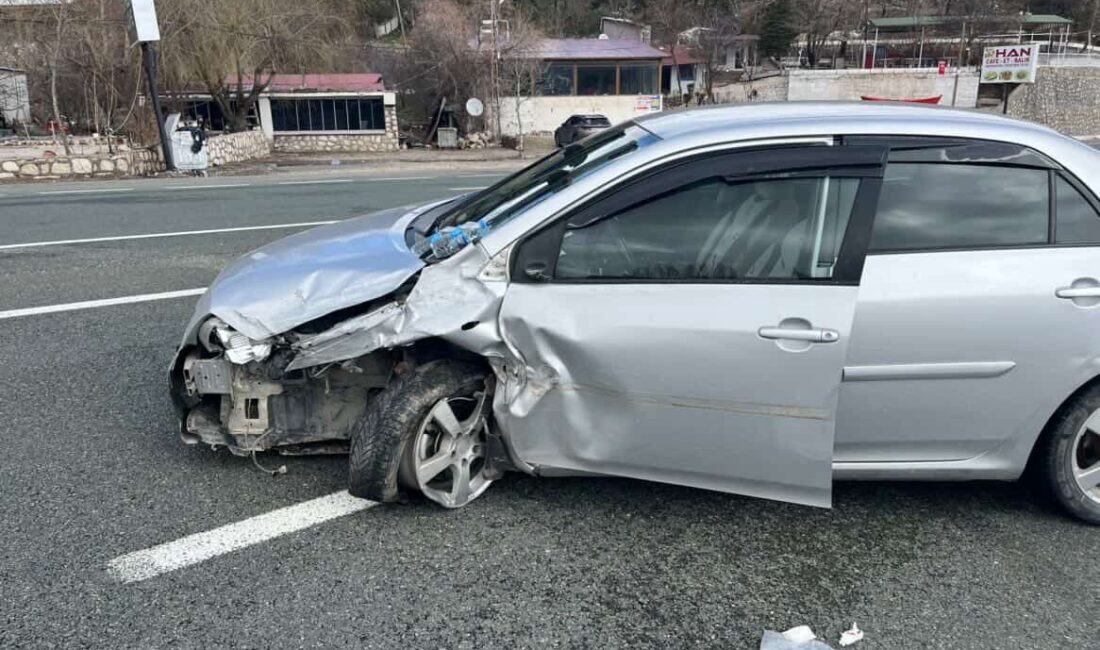 Elazığ’da meydana gelen trafik kazasında iki otomobilin çarpışması sonucunda bir