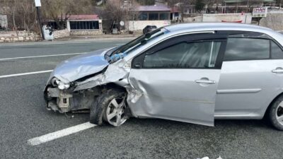 Elazığ’da meydana gelen trafik kazasında iki otomobilin çarpışması sonucunda bir