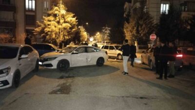 Elazığ’da meydana gelen bir trafik kazasında, iki otomobilin çarpışması sonucu