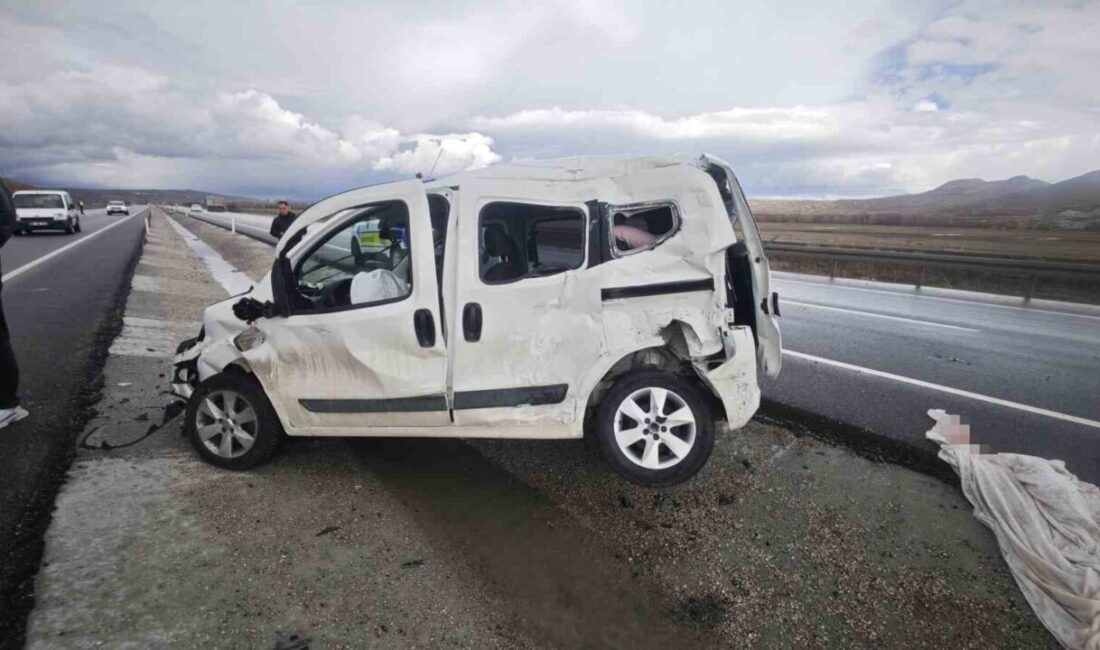 Sivas’tan Malatya istikametine seyir halinde olan bir hafif ticari araç