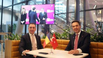 Enerji ve Tabii Kaynaklar Bakanı Alparslan Bayraktar, Paris’te düzenlenen 2.