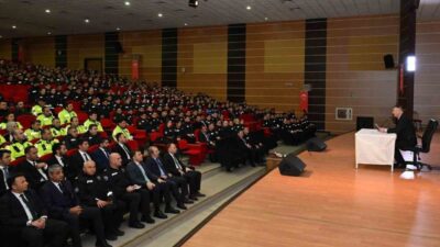 Erzincan İl Emniyet Müdürü Zafer Baybaba, personeliyle bir araya gelerek