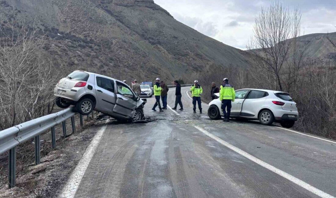 Erzincan-Kemah karayolunun Pekmezli mevkiinde meydana gelen trafik kazasında 4 kişi