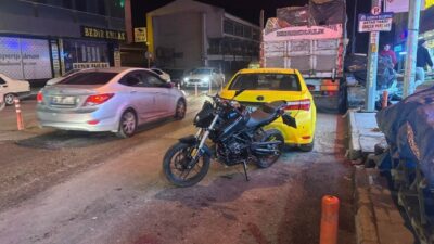 Erzincan’da bir otomobil ile motosikletin çarpışması sonucunda motosiklet sürücüsü yaralandı.