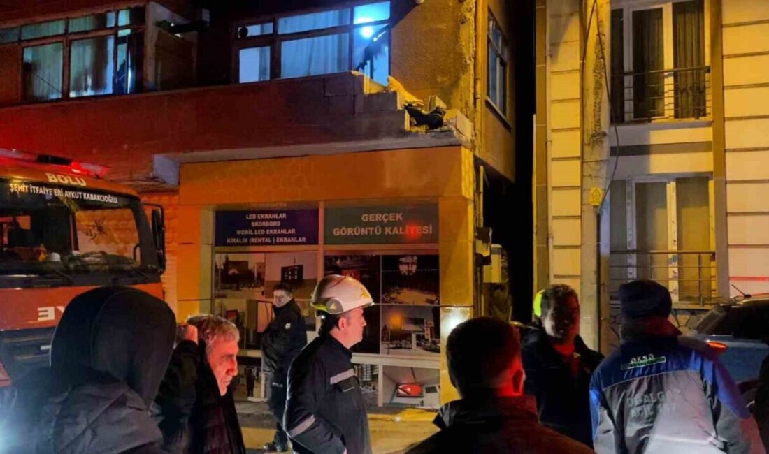 Bolu’da bir vatandaşın evinin balkonundan soba borusunu çıkarması sonucu sokağa