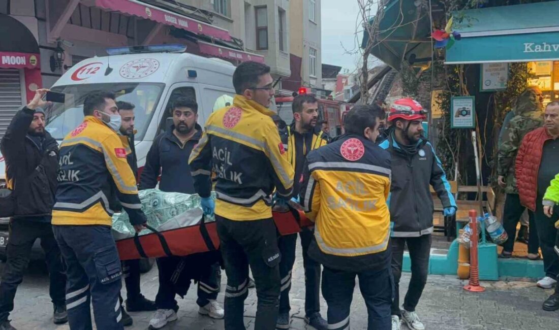 Fatih ilçesinde sabah saatlerinde, Ayvansaray Mahallesi’nde bulunan 3 katlı bir