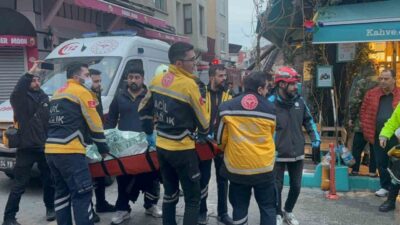 Fatih ilçesinde sabah saatlerinde, Ayvansaray Mahallesi’nde bulunan 3 katlı bir