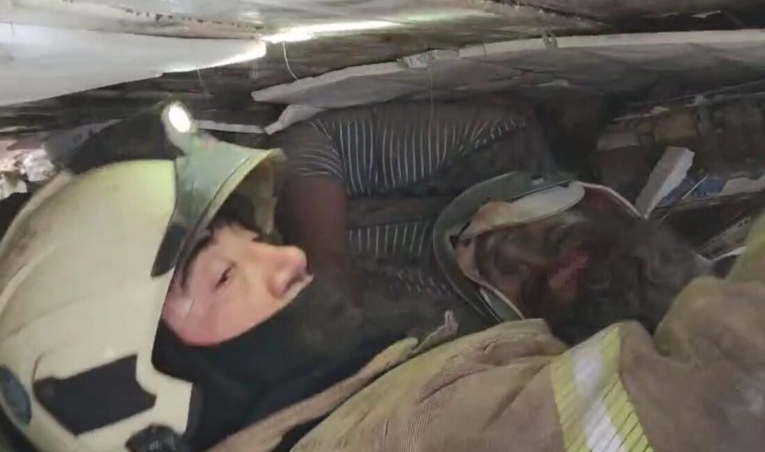 Fatih ilçesinde Ayvansaray Mahallesi Ebe Sokak’ta yan yana bulunan iki