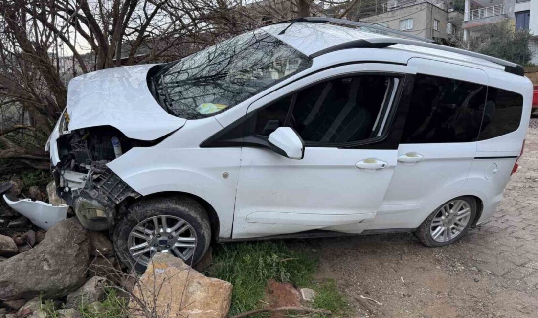 Osmaniye’nin Bahçe ilçesinde, Karşıyaka Mahallesi’nde meydana gelen trafik kazasında, yokuş