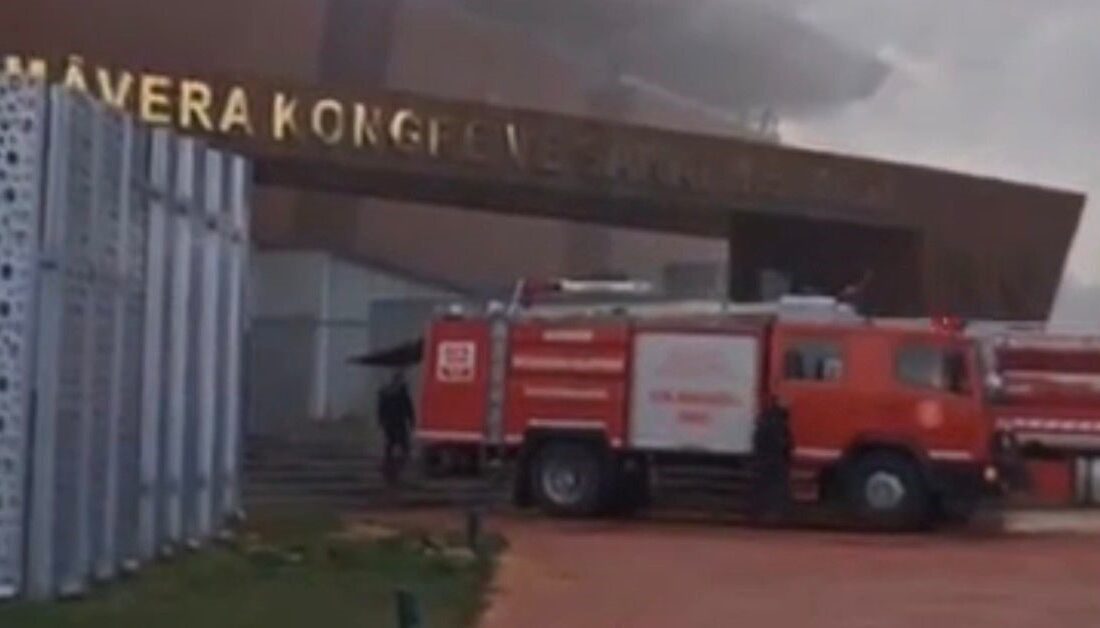 Gaziantep Üniversitesi Mavera Kongre ve Sanat Merkezi’nde dün akşam çıkan