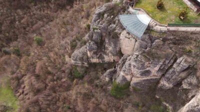 Karabük’ün Safranbolu ilçesinde, İncekaya Kanyonu üzerinde bulunan cam seyir terasından