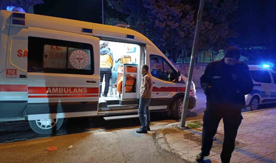 Kahramanmaraş’ta gençler arasında meydana gelen bıçaklı kavgada 3 kişi yaralandı.