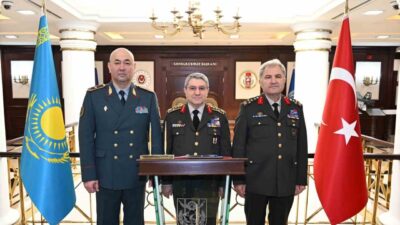 Genelkurmay Başkanı Orgeneral Selçuk Bayraktaroğlu, Kazakistan Kara Kuvvetleri Komutanı Tuğgeneral