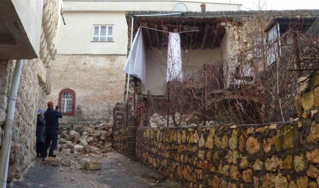 Gercüş ilçesinde uzun süredir devam eden şiddetli yağışlar, eski bir
