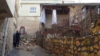 Gercüş ilçesinde uzun süredir devam eden şiddetli yağışlar, eski bir