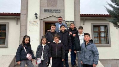 Akyurt ilçesine bağlı Güzelhisar Mahallesi’nde bayram havası, mahalle muhtarlığında düzenlenen