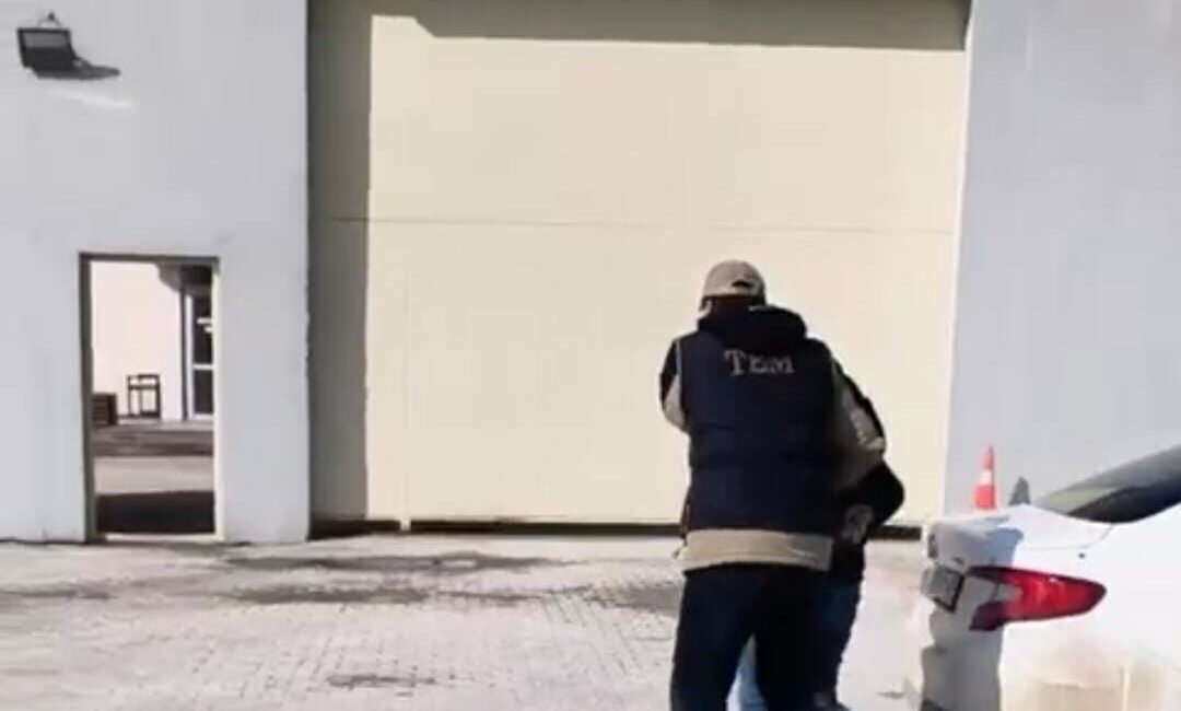 Yozgat’ta Emniyet Müdürlüğü ekipleri tarafından gerçekleştirilen operasyonda firari bir FETÖ