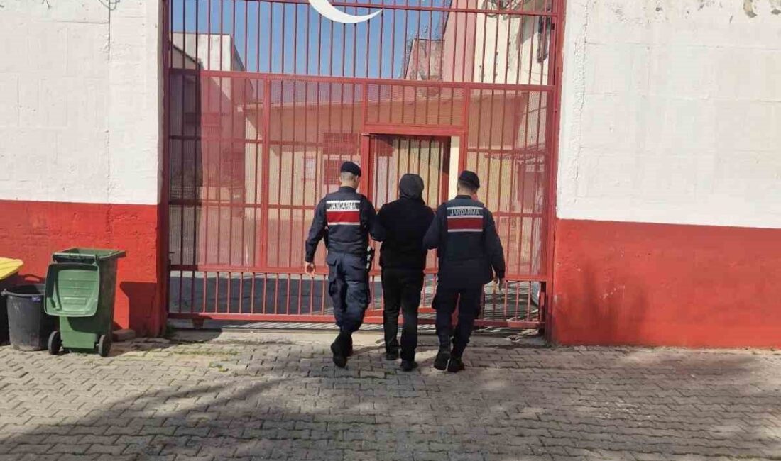 Aydın’ın Efeler ilçesinde, hırsızlık suçundan 5 yıl hapis cezasıyla aranan