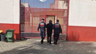 Aydın’ın Efeler ilçesinde, hırsızlık suçundan 5 yıl hapis cezasıyla aranan